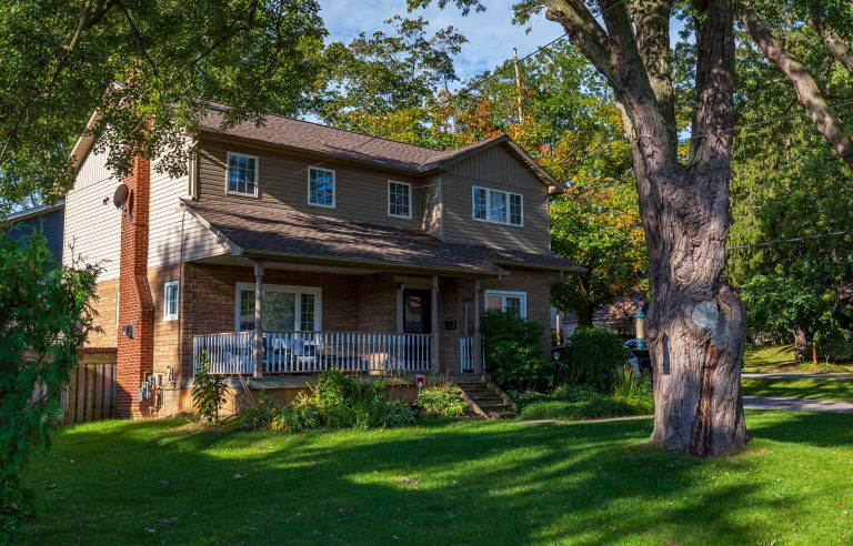 Beautiful Plains Neighbourhood Home in Burlington