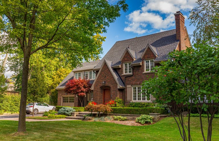 Beautiful Roseland Brick Detached Home in Burlington