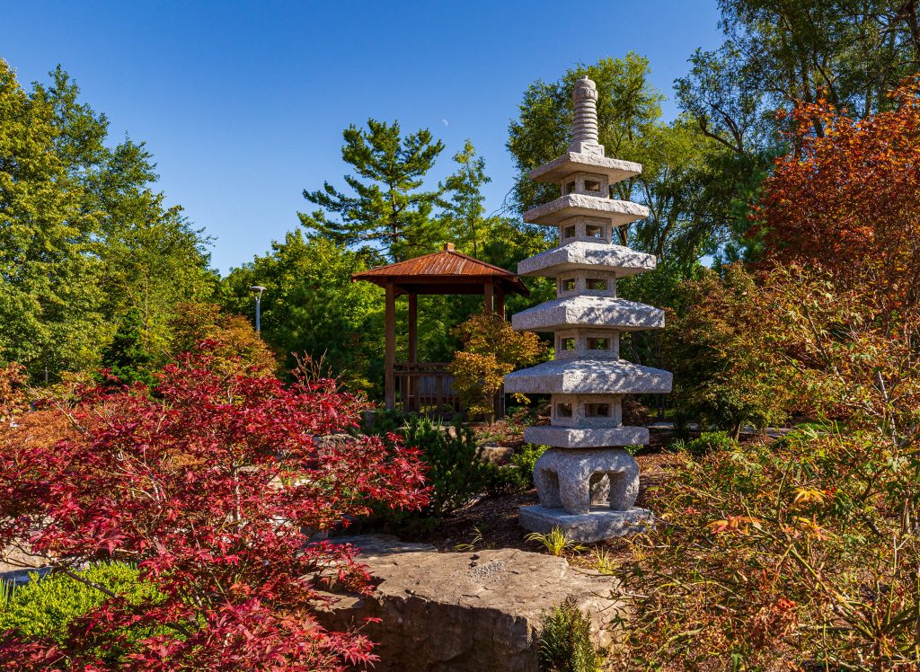 Beautiful gardens in Tansley Woods, Burlington