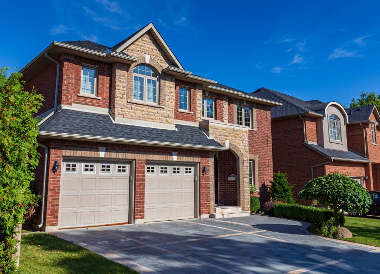 Detached Brick House in Elizabeth Gardens, Burlington