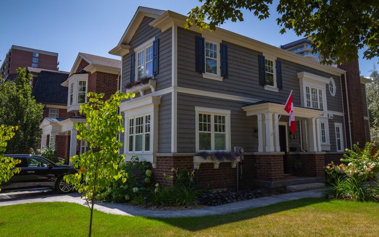 Detached Home in Downtown Burlington