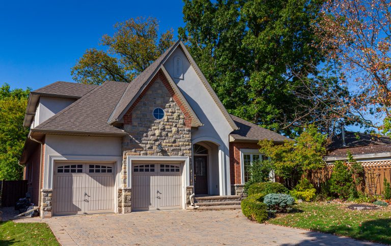 Elizabeth Gardens Detached Home in Burlington