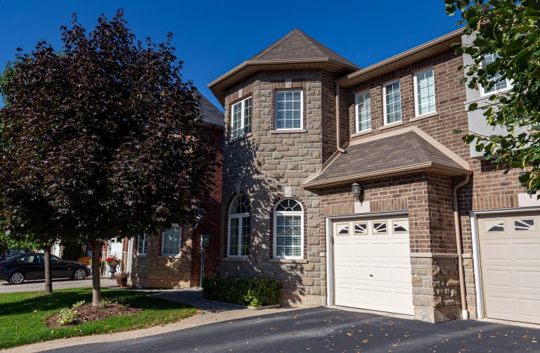 Tansley Woods Town House, Burlington