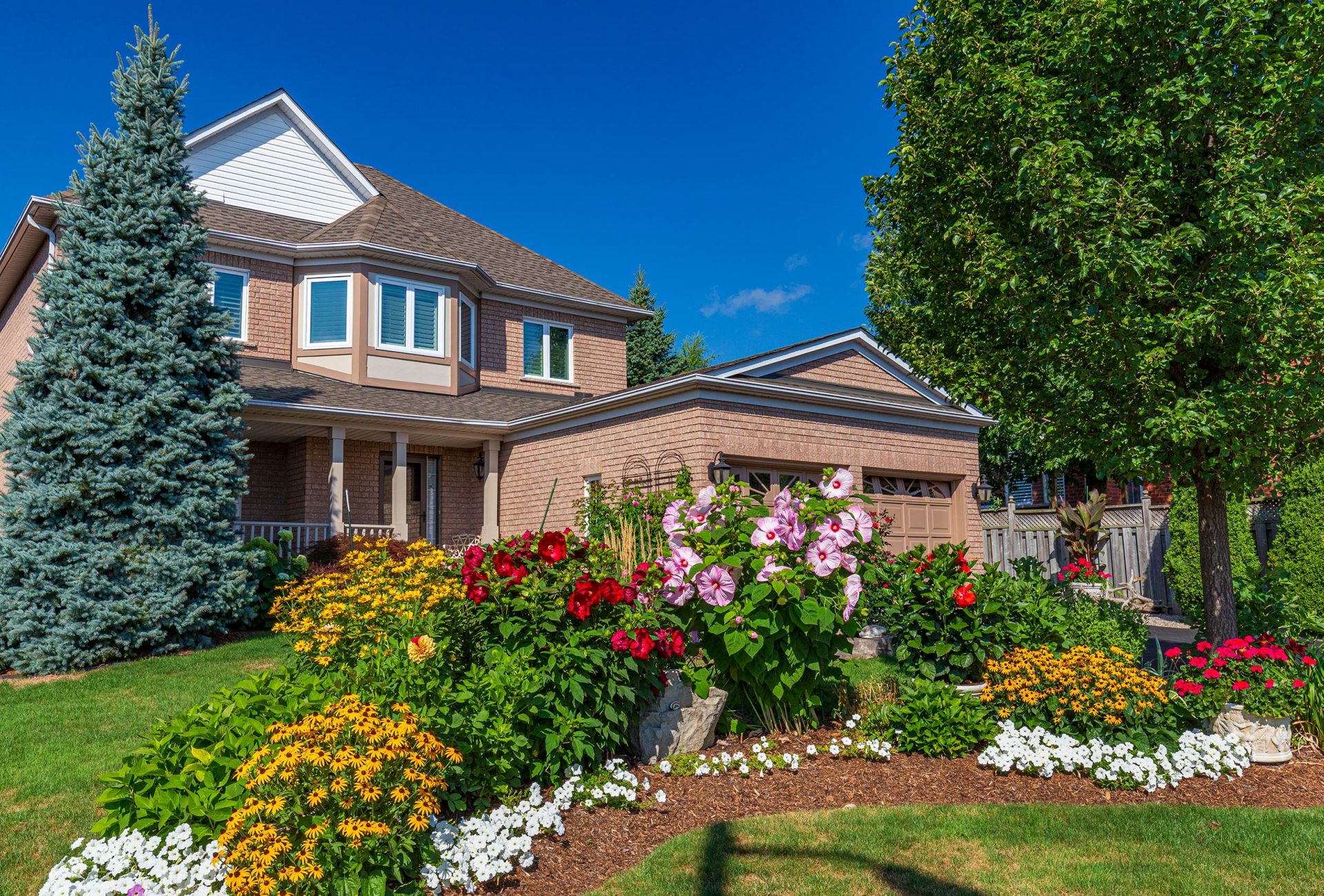 Detached Home in Dundas Governors Neighbourhood